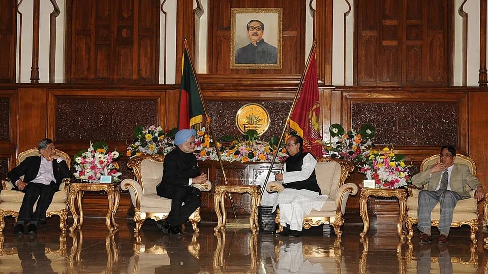 Zillur Rahman - The Prime Minister, Dr. Manmohan Singh meeting the President of Bangladesh, Mr. Mohammad Zillur Rahman, in Dhaka, Bangladesh on September 07, 2011.