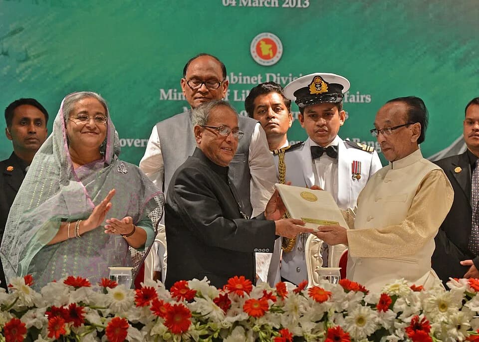 Zillur Rahman - The President, Shri Pranab Mukherjee being presented the Bangladesh Liberation War Honour by the President of Bangladesh, Mr. Md. Zillur Rahman, at Dhaka, Bangladesh on March 04, 2013.