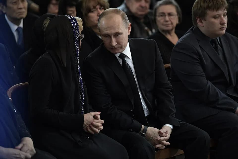 Andrei Karlov - Президент России Владимир Путин с Мариной Карловой, вдовой посла Российской Федерации в Турции, трагически погибшего 19 декабря в Анкаре в результате террористического акта