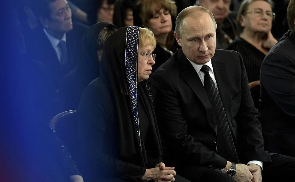 Andrei Karlov - Президент России Владимир Путин с Мариной Карловой, вдовой посла Российской Федерации в Турции, трагически погибшего 19 декабря в Анкаре в результате террористического акта