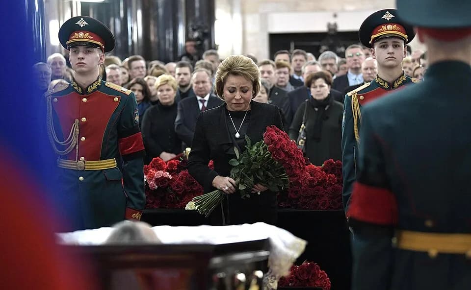 Andrei Karlov - Председатель Совета Федерации Валентина Матвиенко на церемонии прощания с Андреем Карловым, послом Российской Федерации в Турции, трагически погибшим 19 декабря в Анкаре в результате т