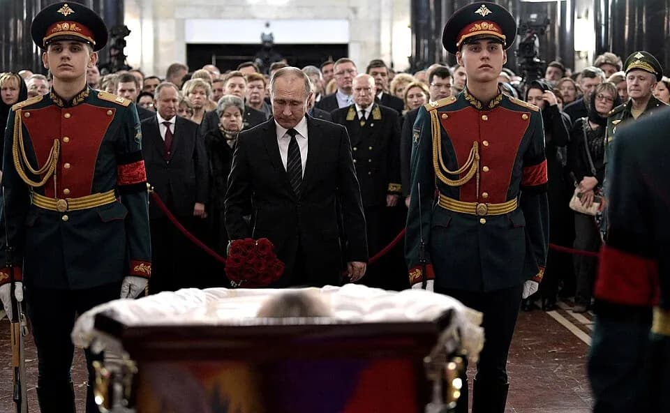 Andrei Karlov - Владимир Путин почтил память посла Российской Федерации в Турции Андрея Карлова, трагически погибшего 19 декабря в Анкаре в результате террористического акта