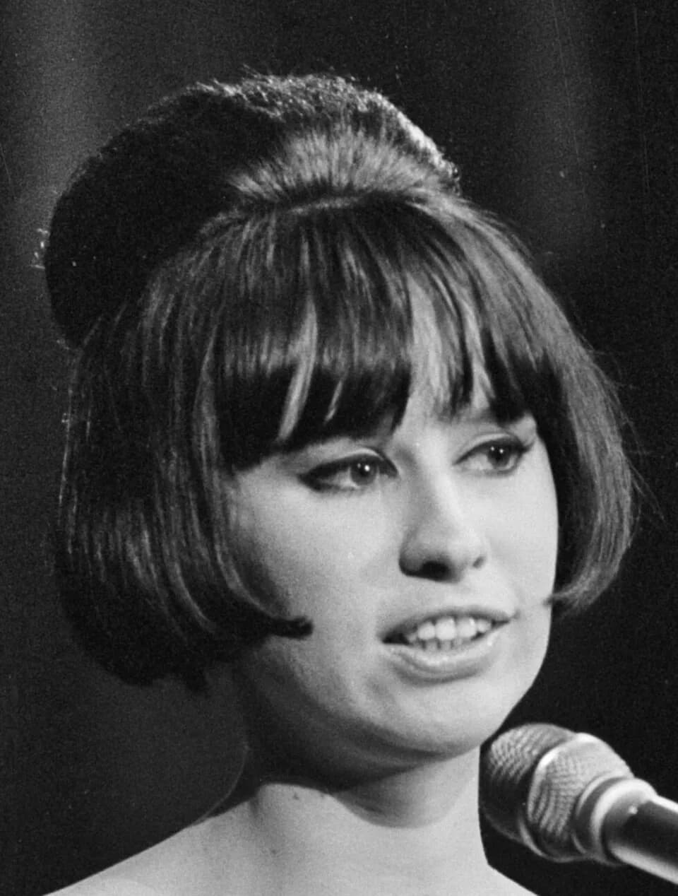 Astrud Gilberto - Collectie / Archief : Fotocollectie Anefo
Reportage / Serie : Grand Gala du Disque in het concertgebouw te Amsterdam
Beschrijving : Optreden van de Amerikaans-Braziliaans zangeres As