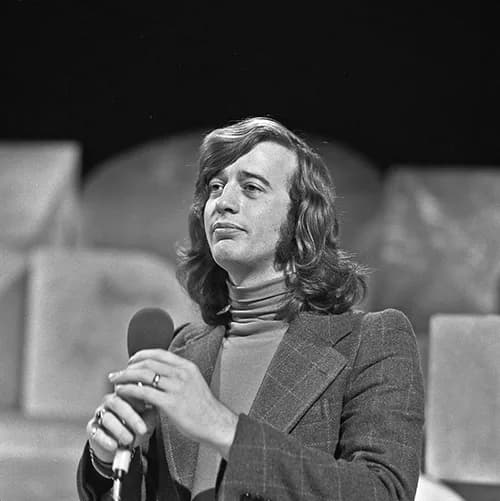 Robin Gibb - Robin Gibb (Bee Gees) in AVRO's TopPop (Dutch television show) in 1973