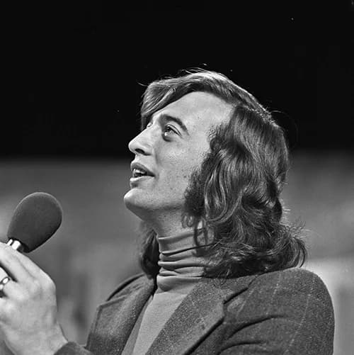 Robin Gibb - Robin Gibb (Bee Gees) in AVRO's TopPop (Dutch television show) in 1973