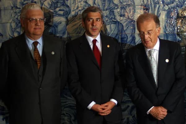 Jorge Sampaio - O Ministro de Estado e Assuntos Exteriores de Portugal, 
Diogo Freitas do Amaral, o primeiro-ministro, José Sócrates

Carvalho Pinto de Sousa, e o Presidente da República Portuguesa, J