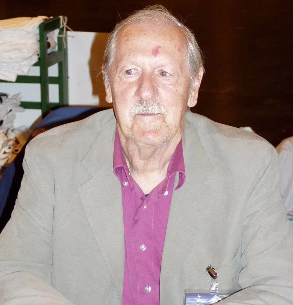 Brian Aldiss - Brian Aldiss at Worldcon 2005 in Glasgow, August 2005. Picture taken by Szymon Sokół.