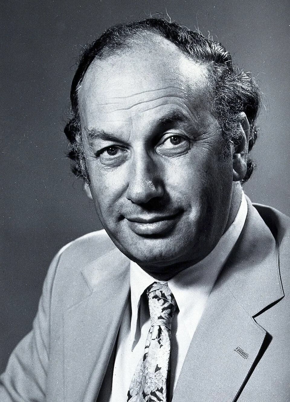 John Vane - Photograph of Sir John Robert Vane. Vane was Director of Group Research and Development at the Wellcome Foundation 1973-1985.

Iconographic Collections
Keywords: Researcher; Wellcome Found