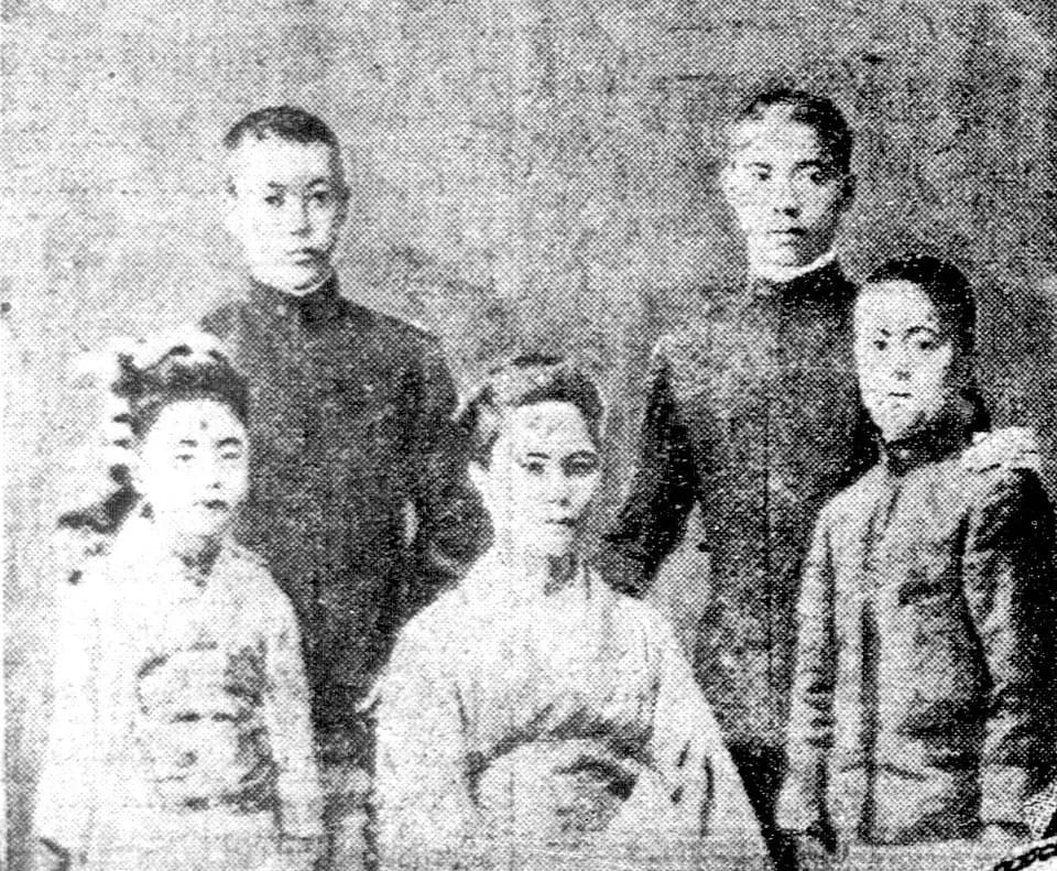 Tōgō Heihachirō - Togo Heihachiro's Wife and his Family, circa 1905