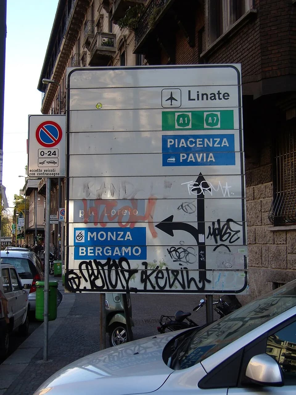 Giovanni Battista Pergolesi - Cartelli in via Pergolesi a Milano.