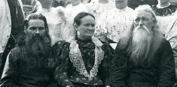 Alexander Stepanovich Popov - Слева направо: Василий Петрович Словцов, Екатерина Степановна Словцова со своим отцом Степаном Петровичем Поповым.