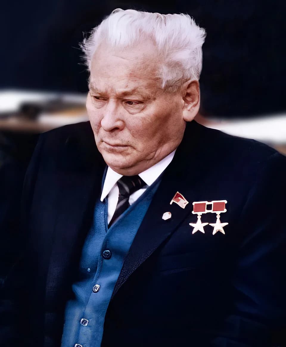 Konstantin Chernenko - Генеральный секретарь ЦК Коммунистической партии Советского Союза Константин Устинович Черненко.