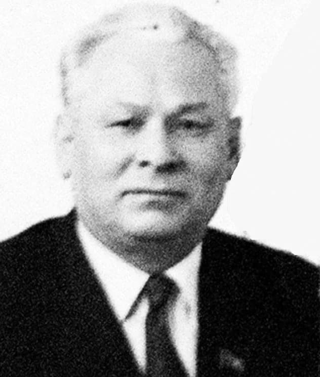 Konstantin Chernenko - Konstantin Ustinovič Černěnko upravený výřez z fotografie na průkazu
