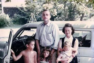 Kurt Vonnegut - Kurt Vonnegut with his wife Jane and their three children (from left to right): Mark, Edie and Nanny.