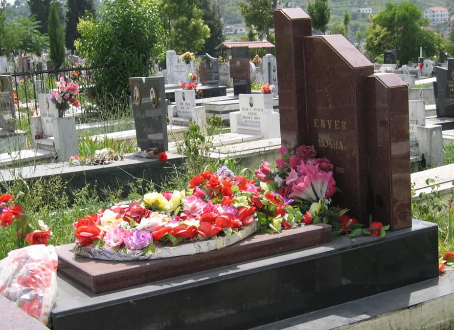 Enver Hoxha - Enver Hoxha's new grave since 1992 in Tirana