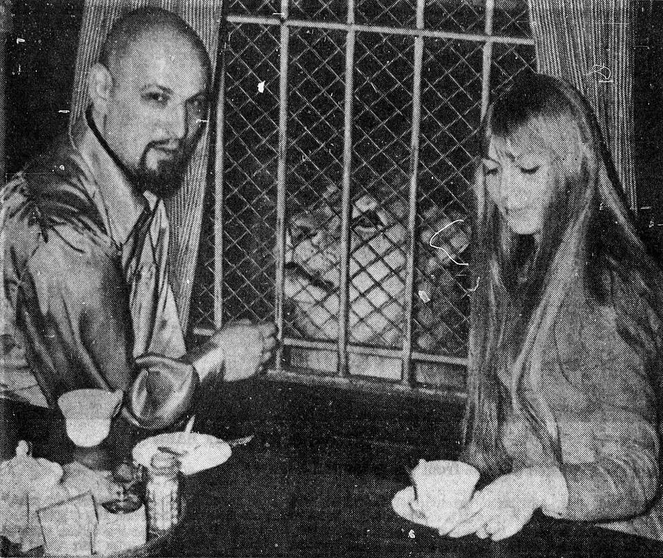 Anton LaVey - Anton LaVey and Diane Hegarty feed their lion, Togare