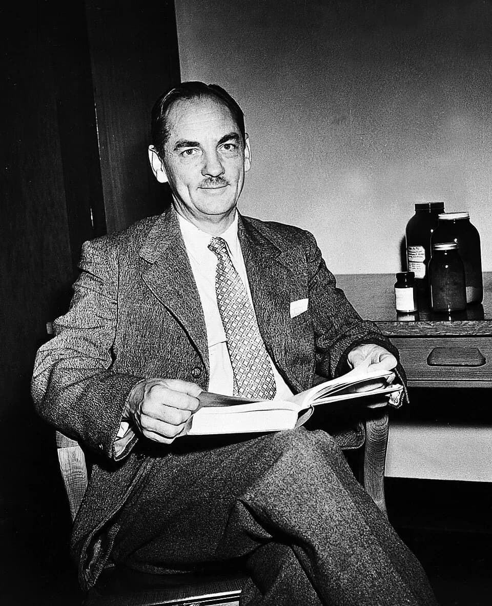 George H. Hitchings - G. Hitchings.

Iconographic Collections
Keywords: daraprim; George H. Hitchings