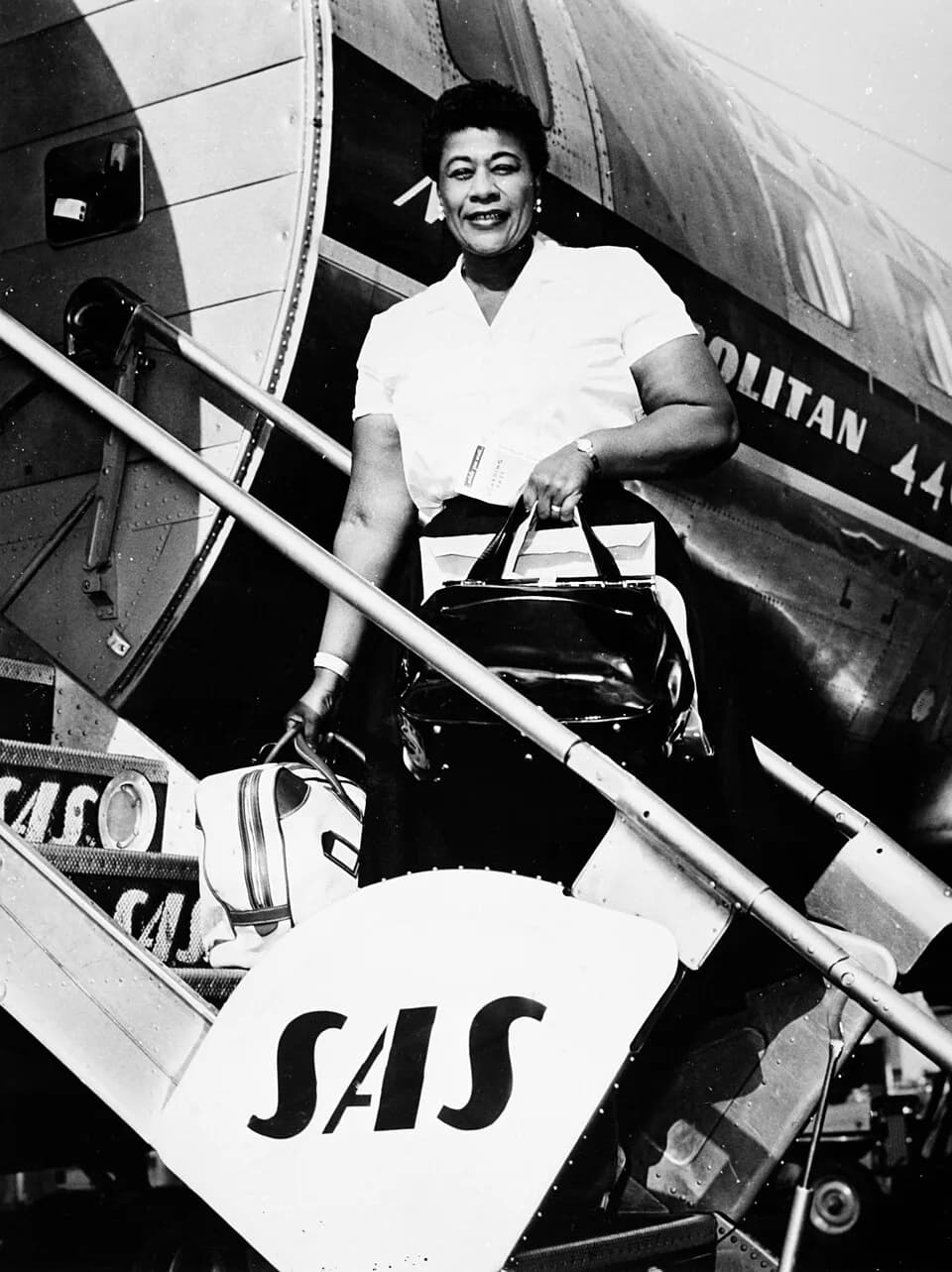 Ella Fitzgerald - Ella Fitzgerald, jazz singer, USA, disembarking Convair 440 Metropolitan