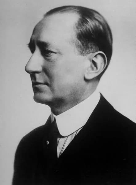 Guglielmo Marconi - Electrical engineer/inventor w:Guglielmo Marconi.