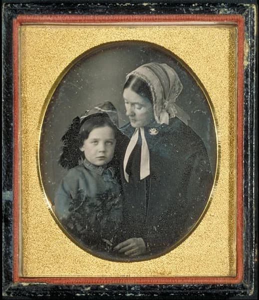 Ralph Waldo Emerson - Daguerreotype of Lidian (real name: Lydia) Jackson Emerson, wife of Ralph Waldo Emerson, and their son Edward Waldo Emerson (1844-1930). Image courtesy of Harvard University Libr