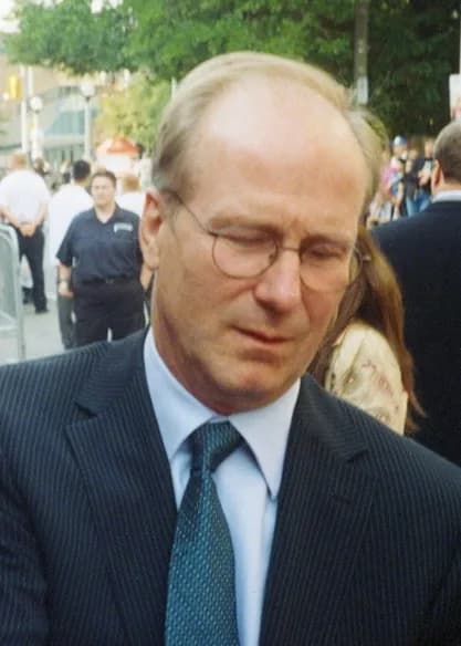 William Hurt - William Hurt signing autographs at the 2005 Toronto International Film Festival while promoting History of Violence.