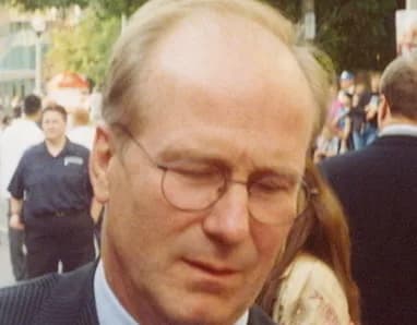 William Hurt - William Hurt signing autographs at the 2005 Toronto International Film Festival while promoting History of Violence.