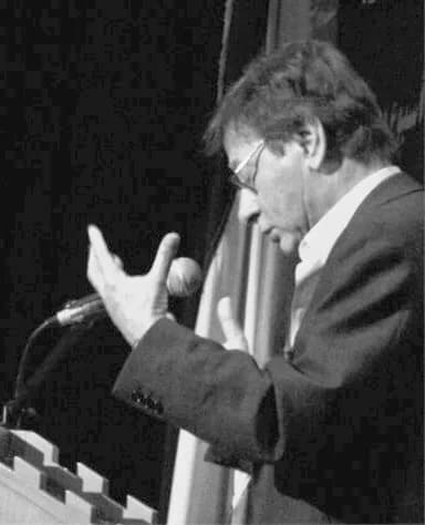 Mahmoud Darwish - الشاعر الفلسطيني محمود درويش في جامعة بيت لحم.