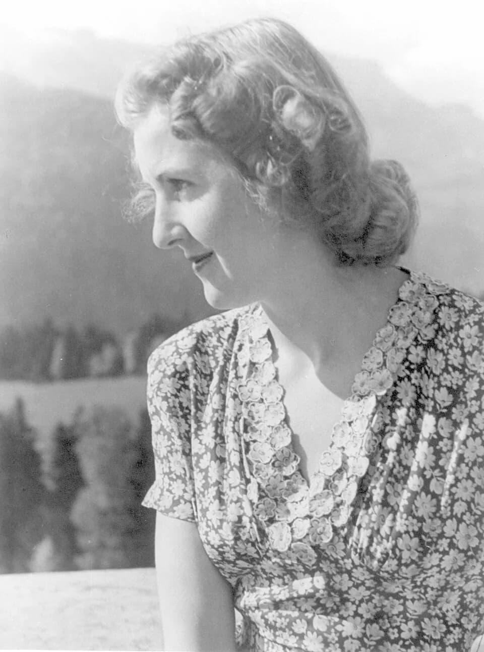Eva Braun - 242-EB-24-58 - DPLA - 515e7a928909ce5e47f6a009971d066d.jpg