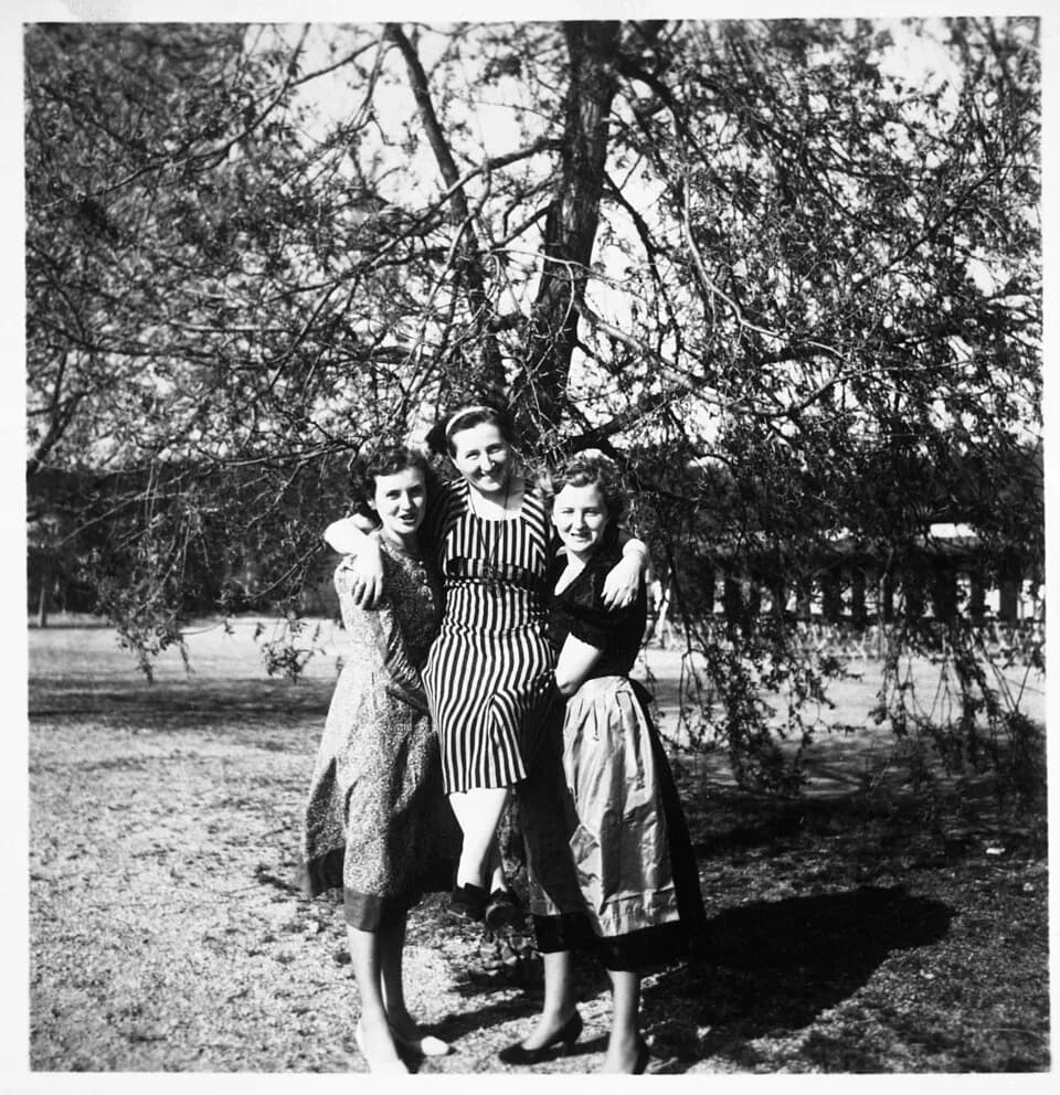 Eva Braun - 242-EB-2-33F - DPLA - ad52e74679c6f3323b291f726b27fca2.jpg