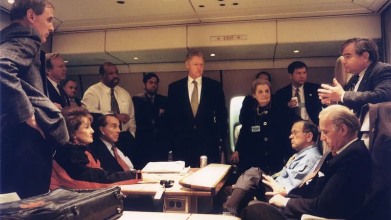Madeleine Albright - President Bill Clinton aboard Air Force One en route to Bosnia, December 22, 1997 with officials including, left to right, Senator Dan Coats, Senator Joe Lieberman, Elizabeth Dole