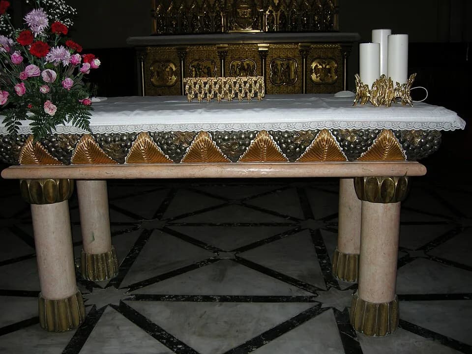 Klemens von Metternich - Visit in the Concathedral of the Latin Patriarch of Jerusalem, the smaller altar with table and columns of local red stone in the front of the

main altar, a gift of Prince Kl