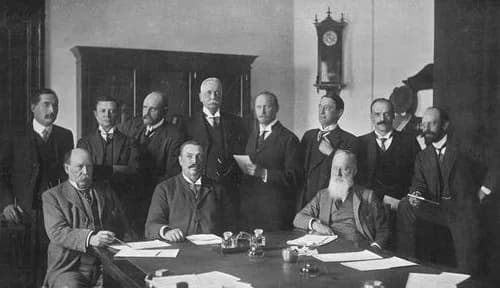 Jan Christiaan Smuts - The first cabinet of the Union of South Africa in 1910 under the leadership of Prime Minister Louis Botha
Back: J. B. M. Hertzog, Henry Burton, F. R. Moor, C. O'Grady Gubbins, J