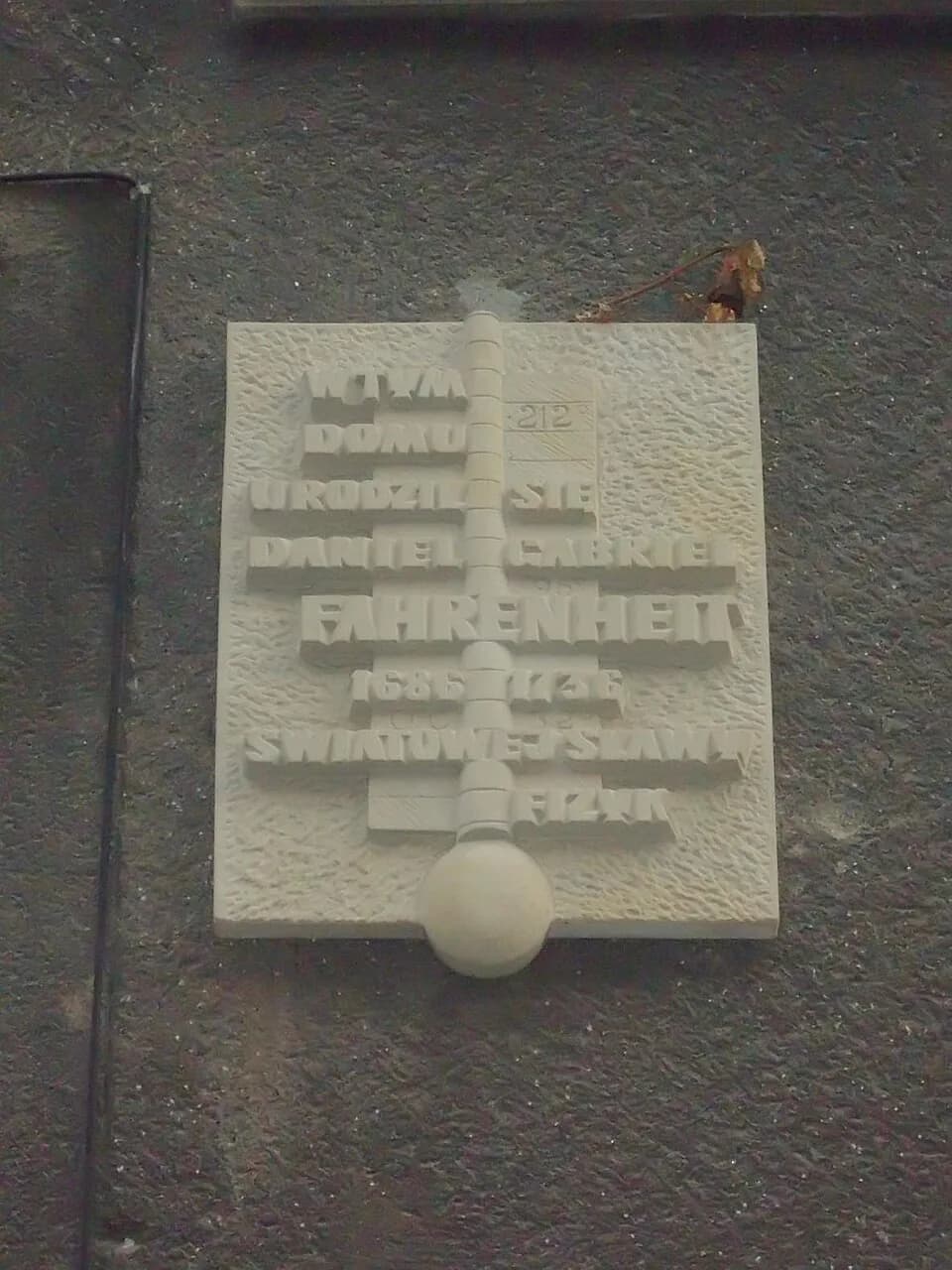 Daniel Gabriel Fahrenheit - Information plaque at Fahrenheit's birthplace at Ogarna 95 Street in Gdańsk.