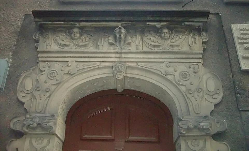 Daniel Gabriel Fahrenheit - Reliefs at Fahrenheit's birthplace.