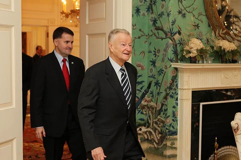 Zbigniew Brzezinski - W drugim dniu wizyty w USA (9 grudnia 2010), prezydent Bronisław Komorowski spotkał się z prof. Zbigniewem Brzezińskim na śniadaniu w waszyngtońskiej rezydencji Blair House.