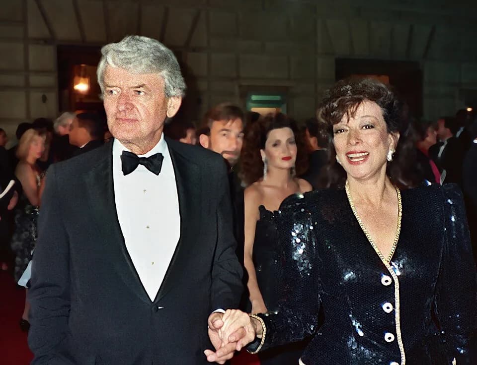 Dixie Carter - Photo taken at the 41st Emmy Awards 9/17/89 - Permission granted to copy, publish or post but please credit "photo by Alan Light" if you can