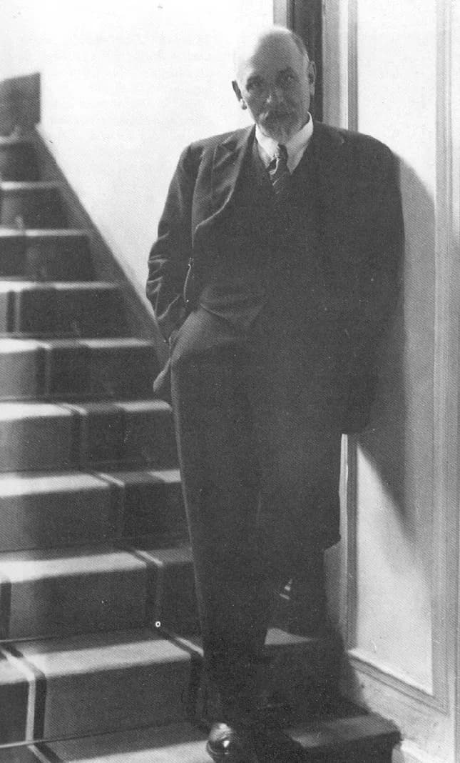 Luigi Pirandello - Luigi Pirandello in un ritratto del 1919.