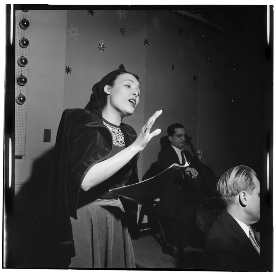 Lena Horne - Gottlieb, William P., 1917-, photographer.
[Portrait of Lena Horne, New York, N.Y., between 1946 and 1948]
1 negative :  b&amp;w ; 2 1/4 x 2 1/4 in.
Notes:
 Gottlieb Collection Assignment