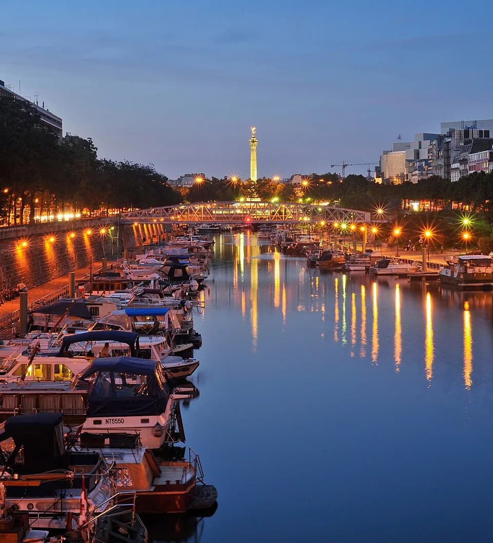 Jim Morrison - Bassin de l'Arsenal and Colonne de Juillet at night.