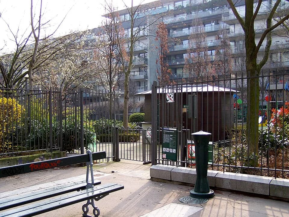Georges Duhamel - Entrée du jardin Georges-Duhamel dans la rue Jean-Anouilh à Paris