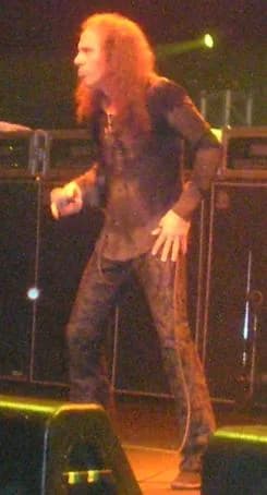 Ronnie James Dio - Eu asseguro ser o criador desta contribuição e/ou que a mesma não viola nenhum direito de terceiros. Eu concordo em publicar este texto sob a GNU Free Documentation License.
