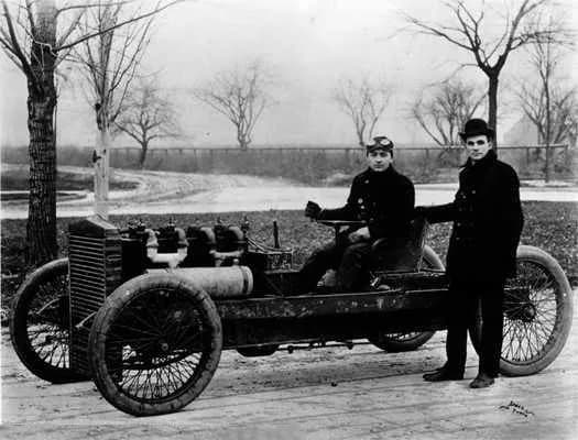 Henry Ford - Henry Ford, standing, and Barney Oldfield in 1902, with the "999" racing automobile.