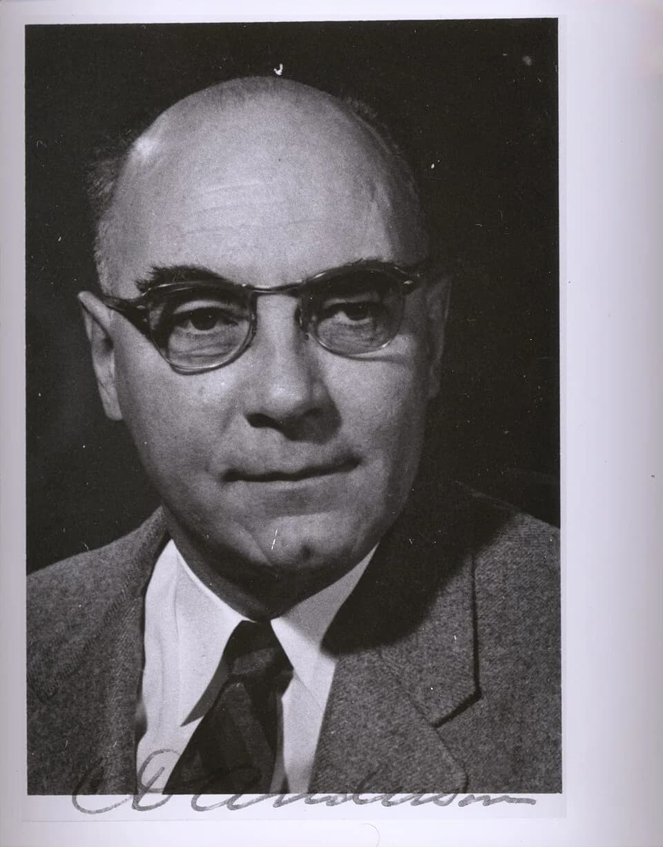 Carl David Anderson - Creator/Photographer: Unidentified photographer
Medium: Black and white photographic print
Dimensions: 23 cm x 16 cm
Date:  prior to 1991
Collection: Scientific Identity: Portrai