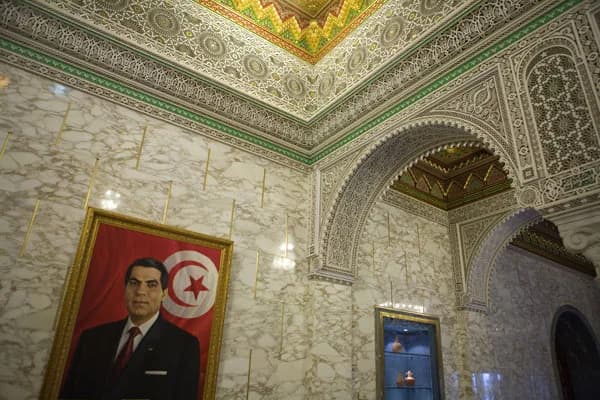 Zine El Abidine Ben Ali - Portrait de Zine el-Abidine Ben Ali dans le palais présidentiel de Carthage.