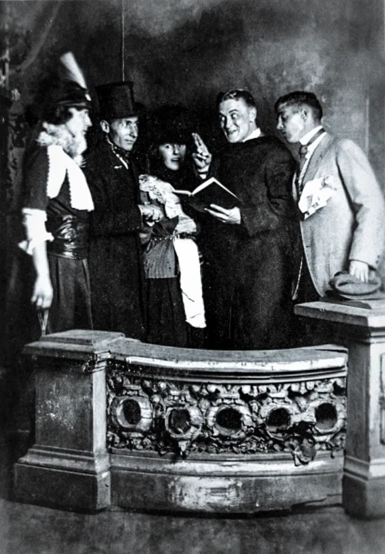 F. Scott Fitzgerald - Black-and-white photograph of writer F. Scott Fitzgerald and some of his friends. Left to right: Helen Floan (Mrs. Cheryl Hunter); Sidney Strong; Grace Warner; F. Scott Fitzgeral