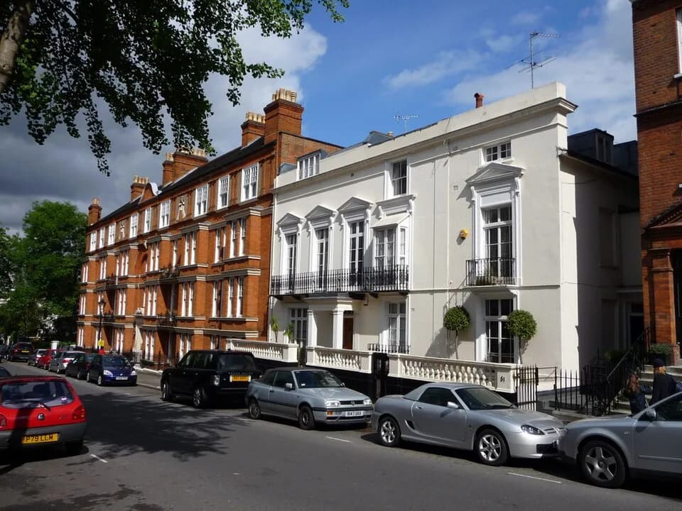 Jim Henson - Downshire Hill, Hampstead, London NW3, near to Hampstead, Camden, Great Britain.
Houses in Downshire Hill near Rosslyn Hill.