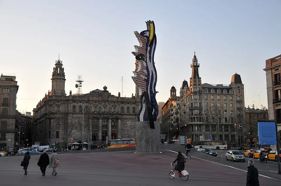 Roy Lichtenstein - Plaza at the port

don't know the name of the sculpture