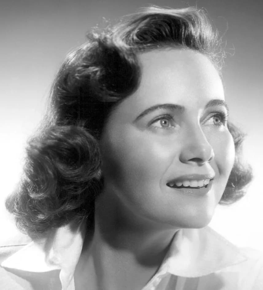 Teresa Wright - Promotional photograph of actor Teresa Wright (1940s)