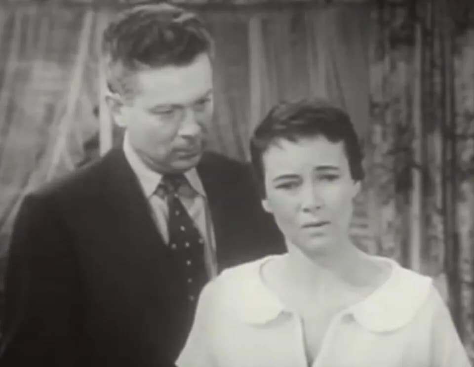 Teresa Wright - Arthur Franz &amp; Teresa Wright in the TV series Four Star Playhouse, episode Once to Every Woman - cropped screenshot