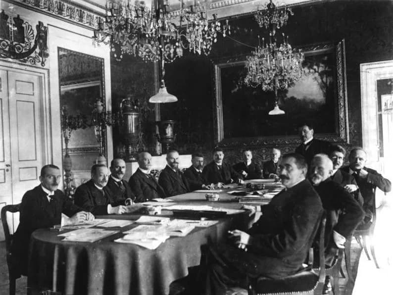 Gustav Bauer - For documentary purposes the German Federal Archive often retained the original image captions, which may be erroneous, biased, obsolete or politically extreme. Weimar, Regierung Scheid